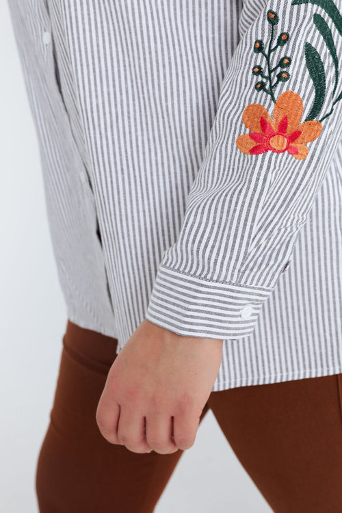 Chemise rayée avec manches brodées-Paprika-6